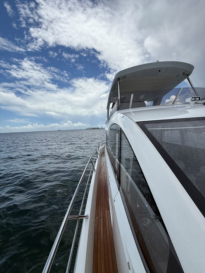 https://arconyachts.ams3.digitaloceanspaces.com/103737/conversions/large_4710281-optimize.jpg