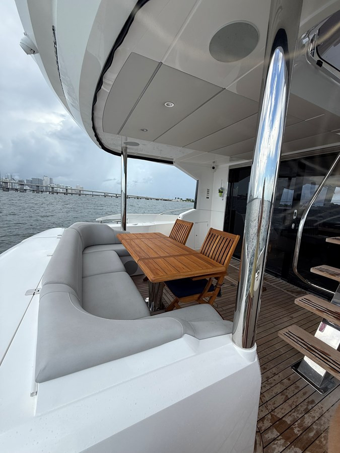 https://arconyachts.ams3.digitaloceanspaces.com/103739/conversions/large_4710282-optimize.jpg