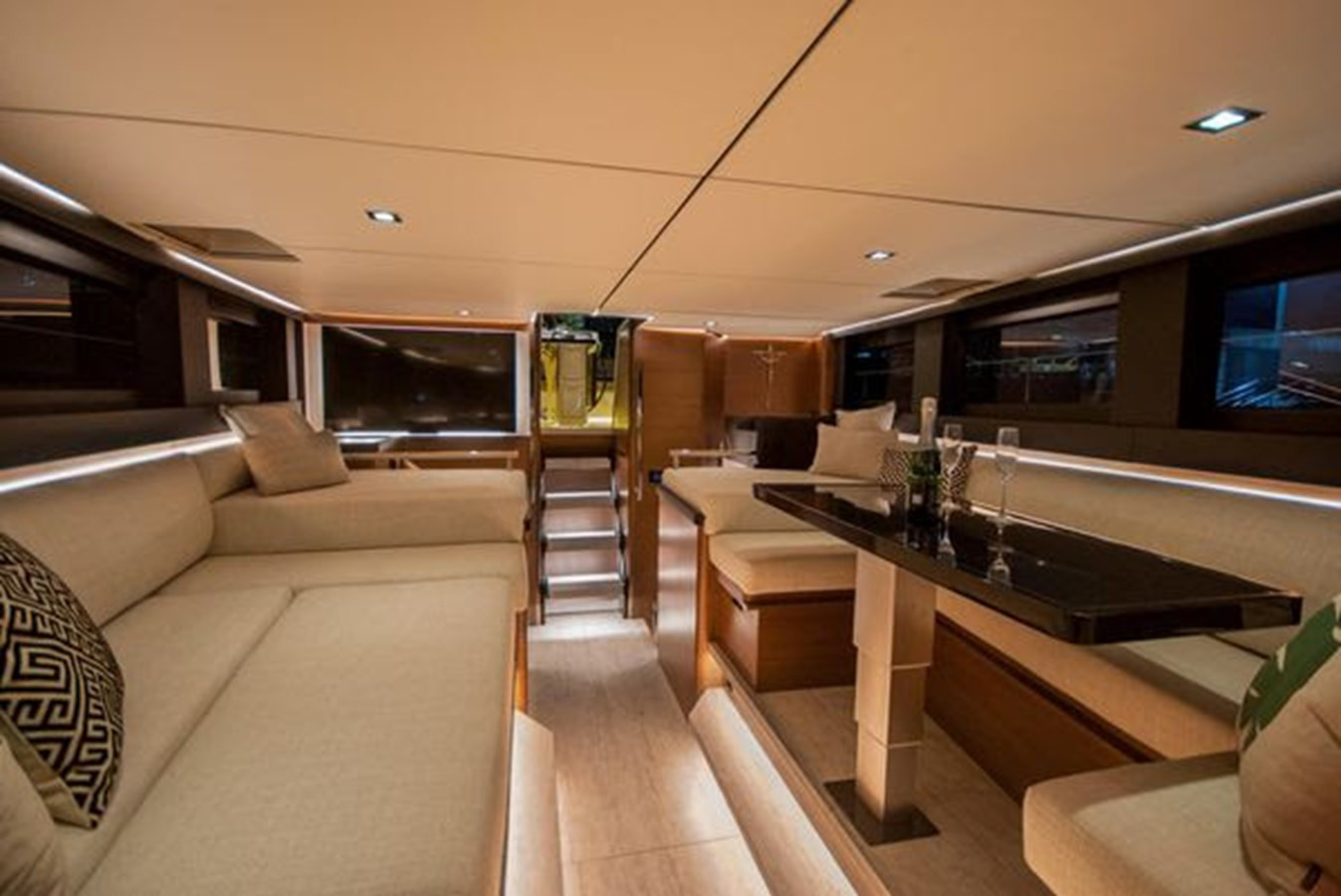https://arconyachts.ams3.digitaloceanspaces.com/103798/conversions/large_4736799-optimize.jpg