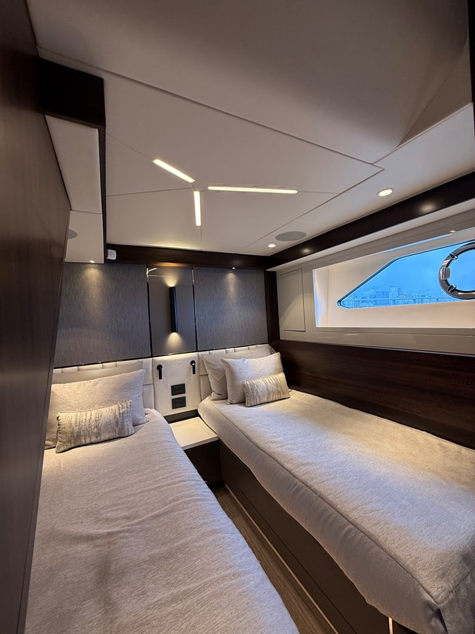 https://arconyachts.ams3.digitaloceanspaces.com/103859/conversions/large_4710325-optimize.jpg