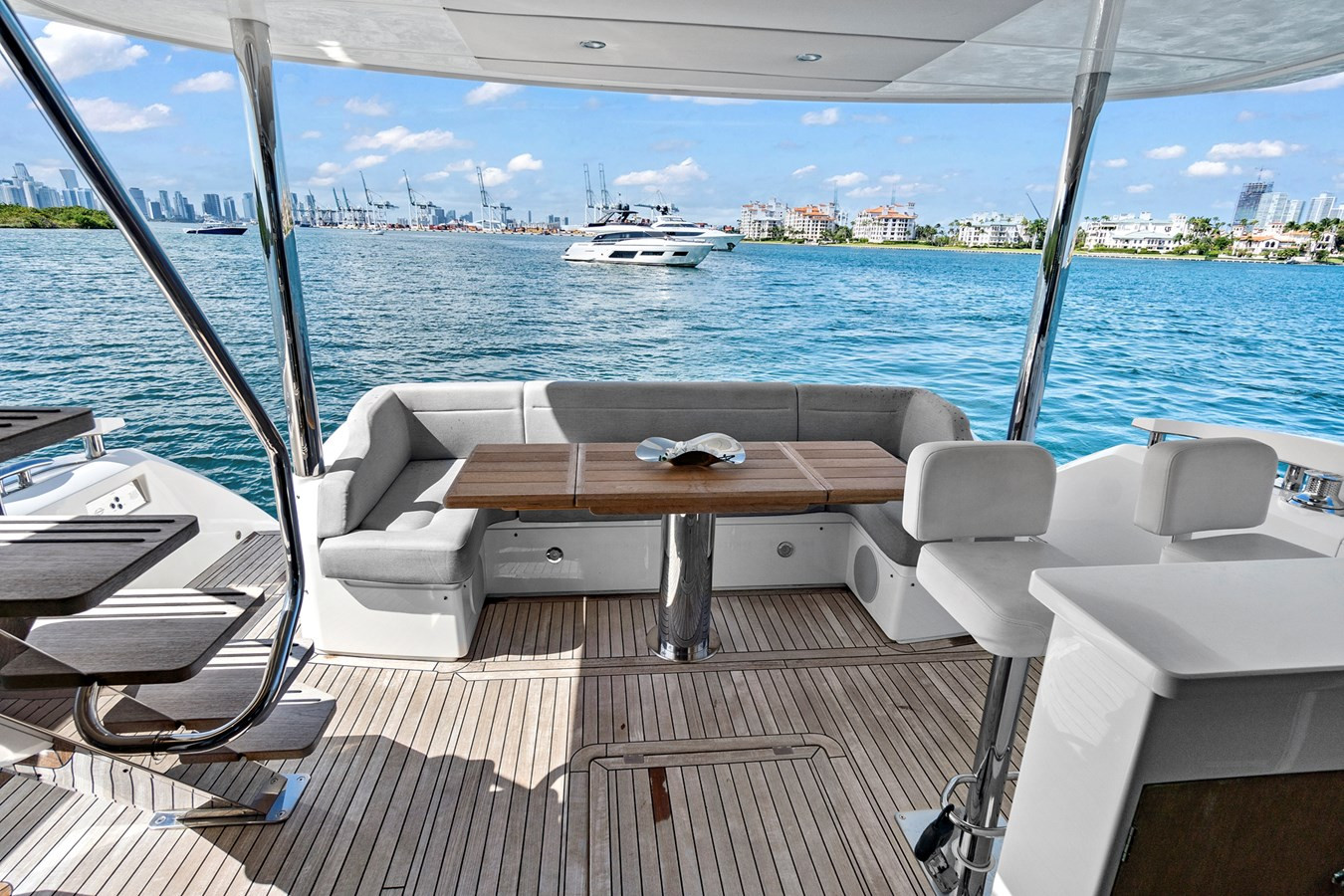 https://arconyachts.ams3.digitaloceanspaces.com/103935/conversions/large_4760259-optimize.jpg