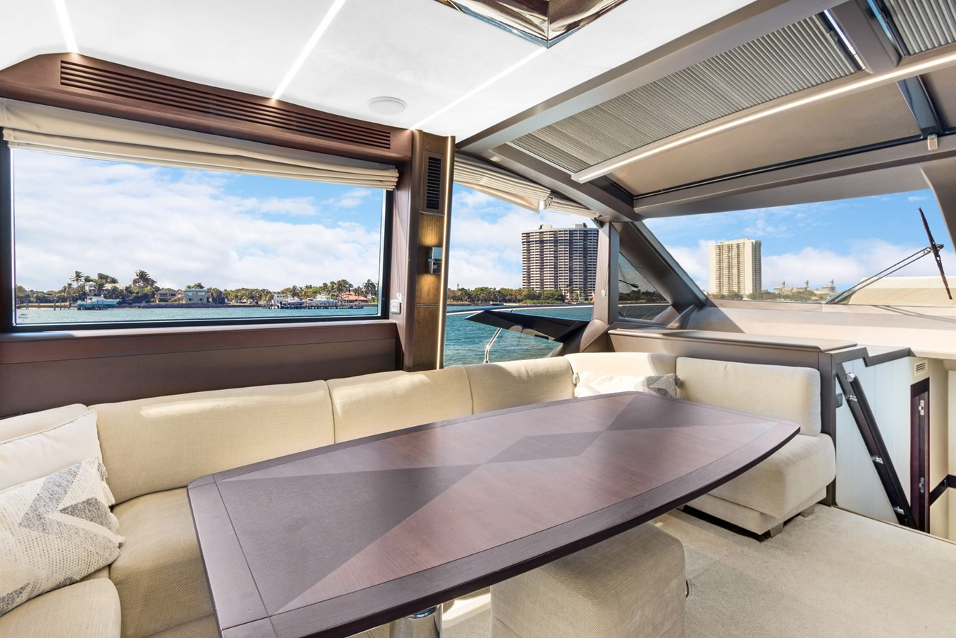https://arconyachts.ams3.digitaloceanspaces.com/103961/conversions/large_4771439-optimize.jpg