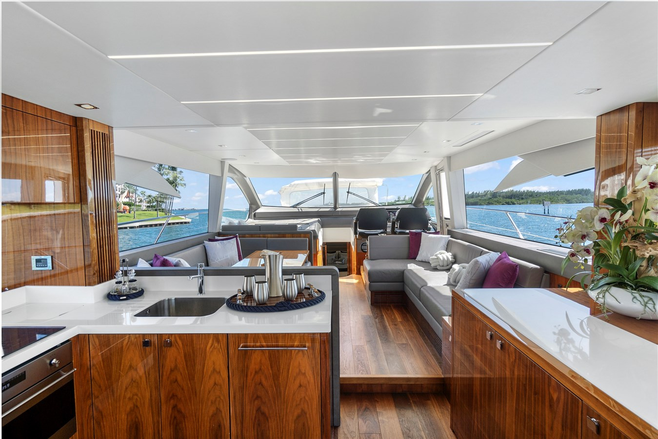 https://arconyachts.ams3.digitaloceanspaces.com/103963/conversions/large_4760257-optimize.jpg