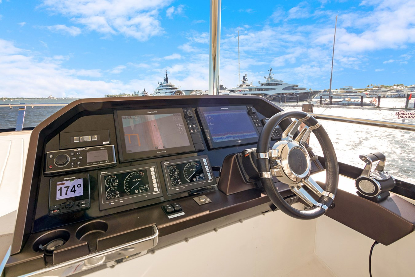 https://arconyachts.ams3.digitaloceanspaces.com/104040/conversions/large_4771466-optimize.jpg