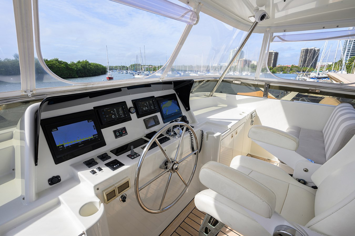 https://arconyachts.ams3.digitaloceanspaces.com/104095/conversions/large_4823966-optimize.jpg