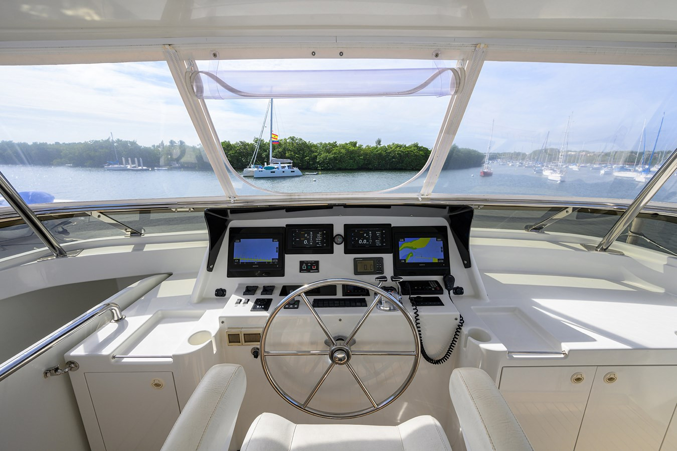 https://arconyachts.ams3.digitaloceanspaces.com/104098/conversions/large_4823967-optimize.jpg