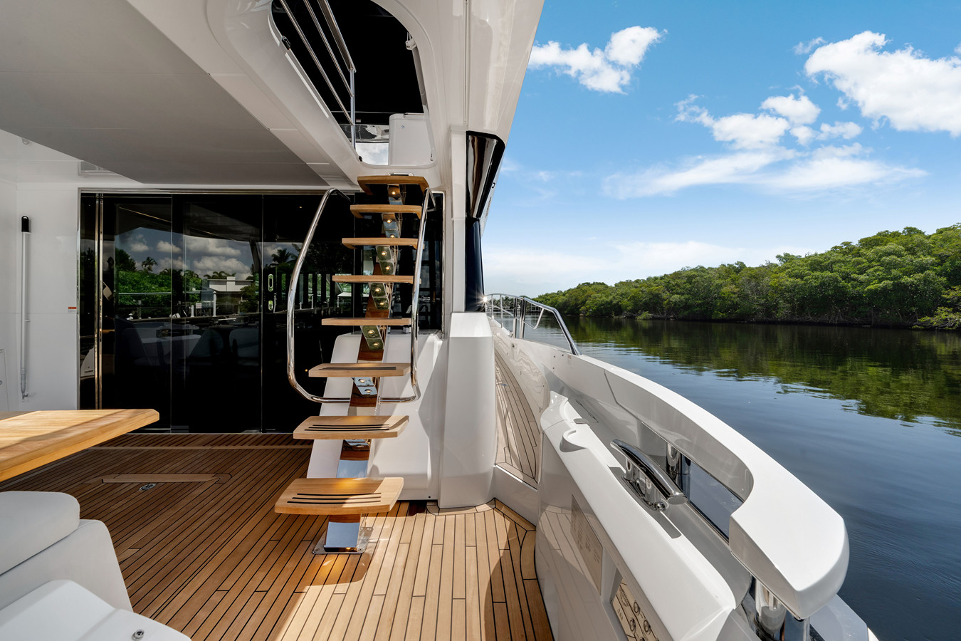 https://arconyachts.ams3.digitaloceanspaces.com/104111/conversions/large_4844730-optimize.jpg