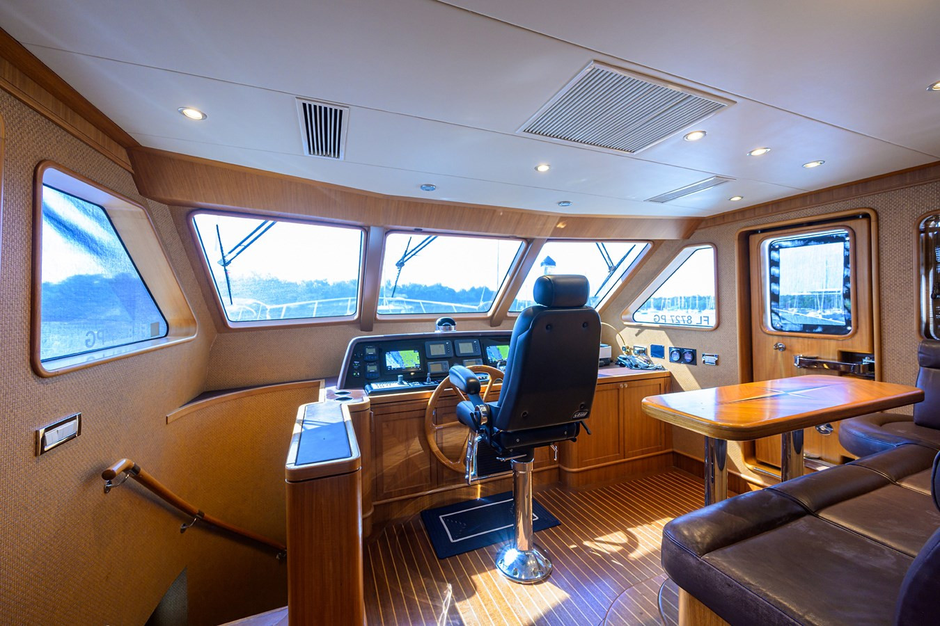 https://arconyachts.ams3.digitaloceanspaces.com/104141/conversions/large_4823984-optimize.jpg