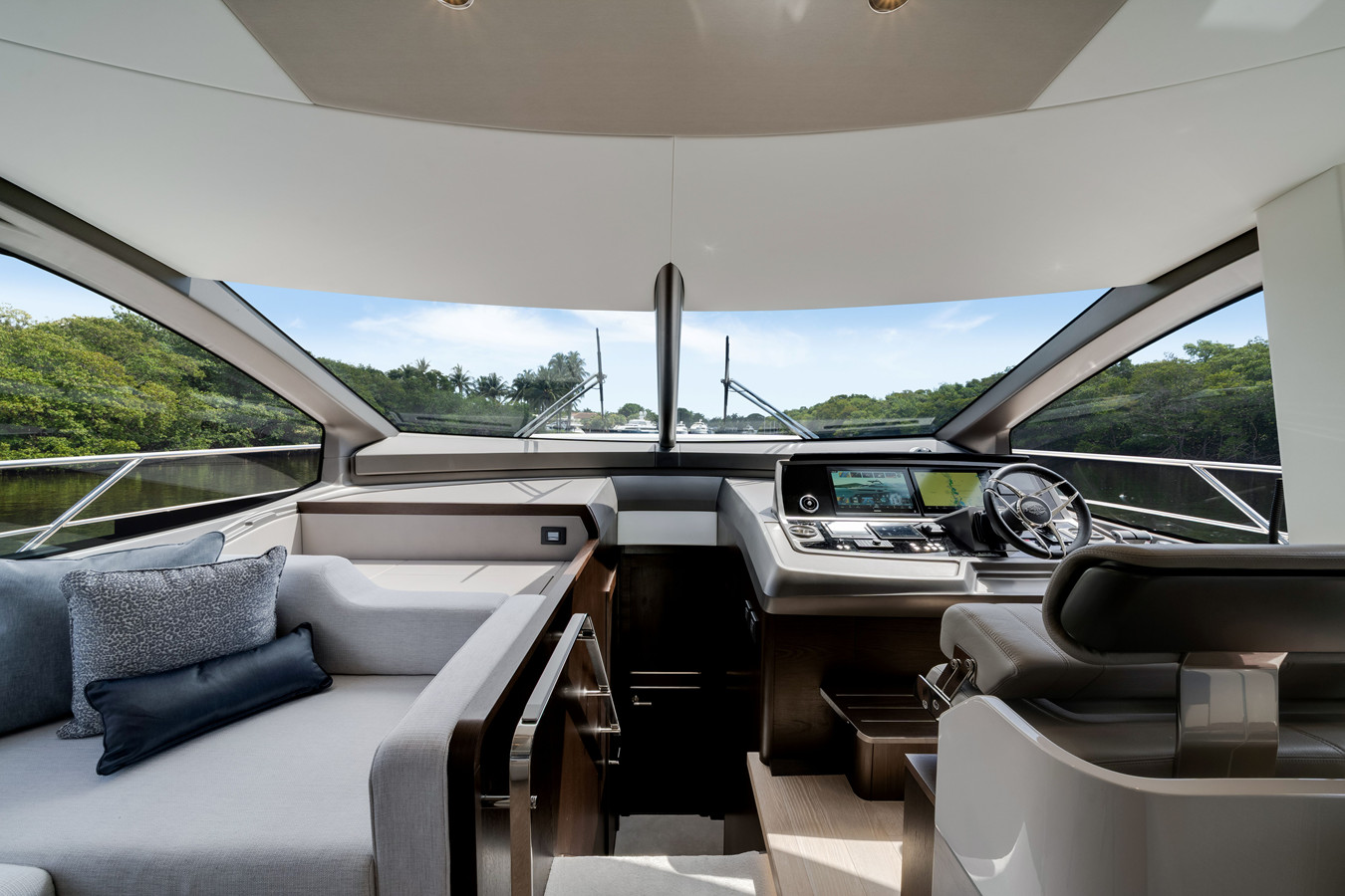 https://arconyachts.ams3.digitaloceanspaces.com/104167/conversions/large_4844747-optimize.jpg