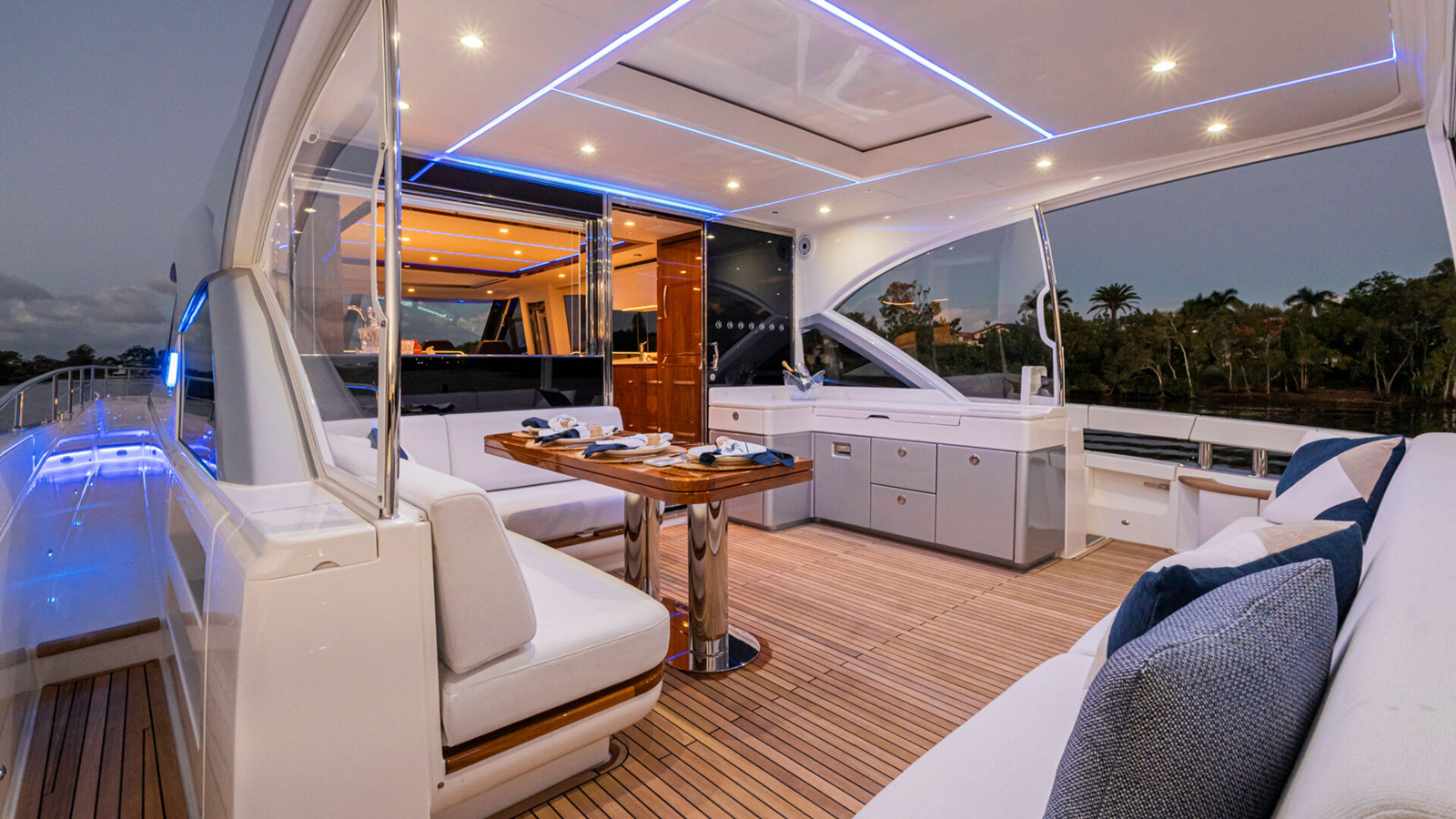 https://arconyachts.ams3.digitaloceanspaces.com/104178/conversions/large_4839842-optimize.jpg