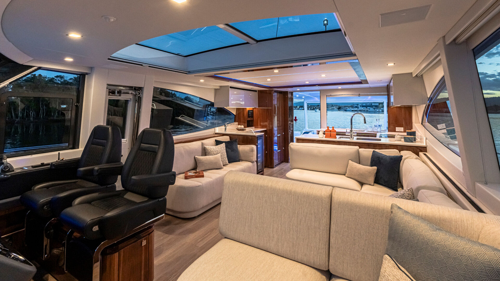 https://arconyachts.ams3.digitaloceanspaces.com/104182/conversions/large_4839844-optimize.jpg