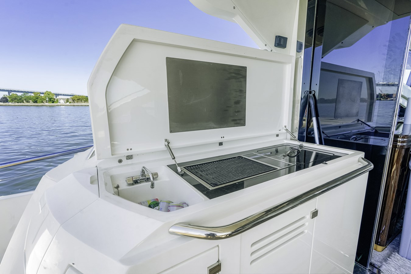 https://arconyachts.ams3.digitaloceanspaces.com/104240/conversions/large_4844583-optimize.jpg