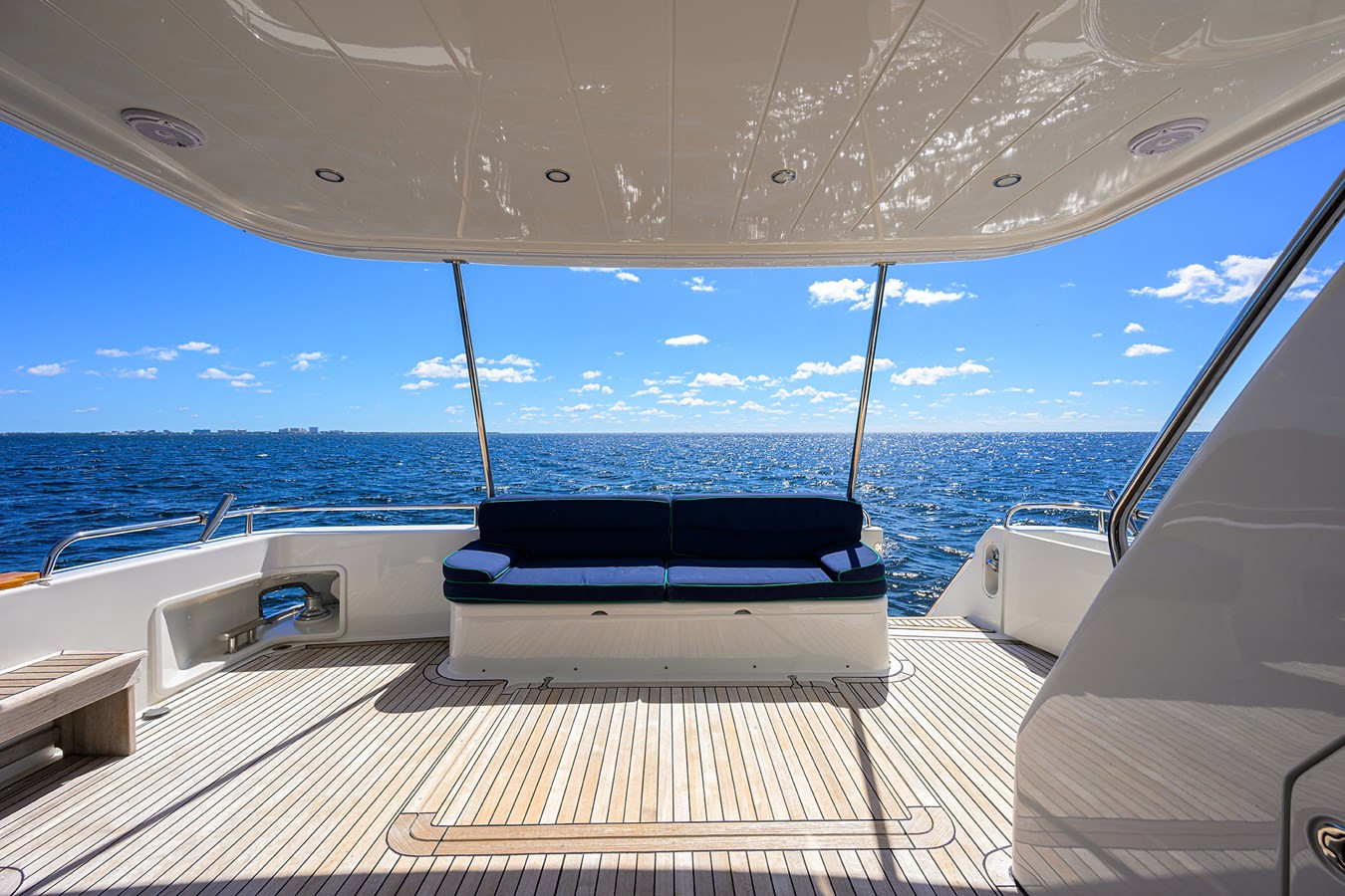 https://arconyachts.ams3.digitaloceanspaces.com/104328/conversions/large_4846770-optimize.jpg