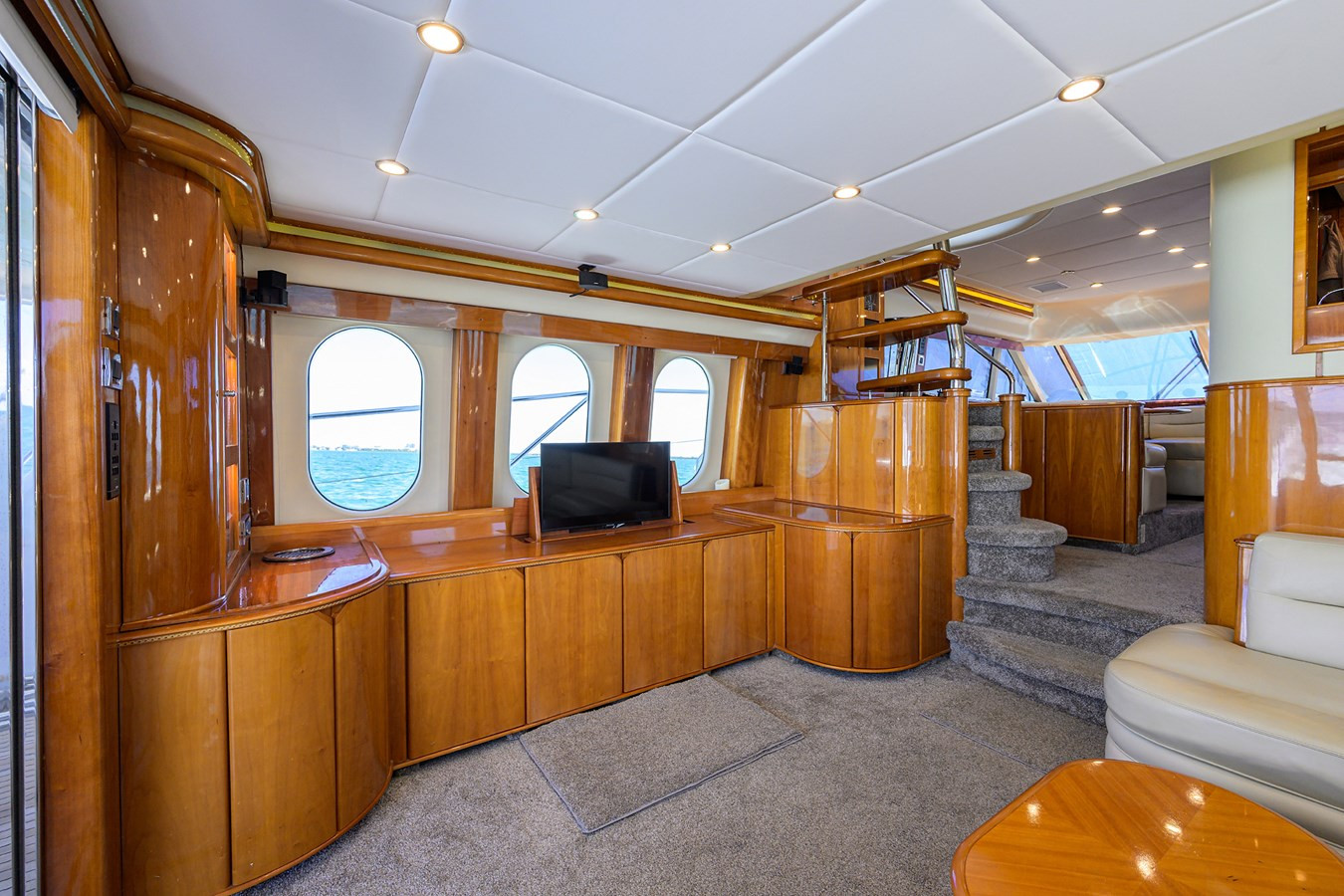https://arconyachts.ams3.digitaloceanspaces.com/104337/conversions/large_4846773-optimize.jpg