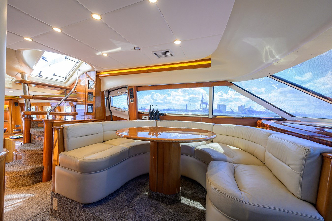 https://arconyachts.ams3.digitaloceanspaces.com/104356/conversions/large_4846779-optimize.jpg