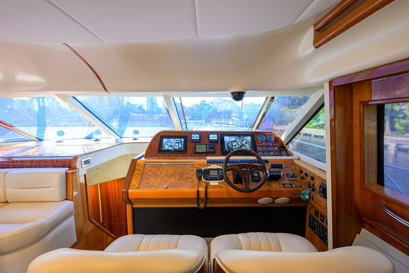 https://arconyachts.ams3.digitaloceanspaces.com/104365/conversions/large_4846782-optimize.jpg