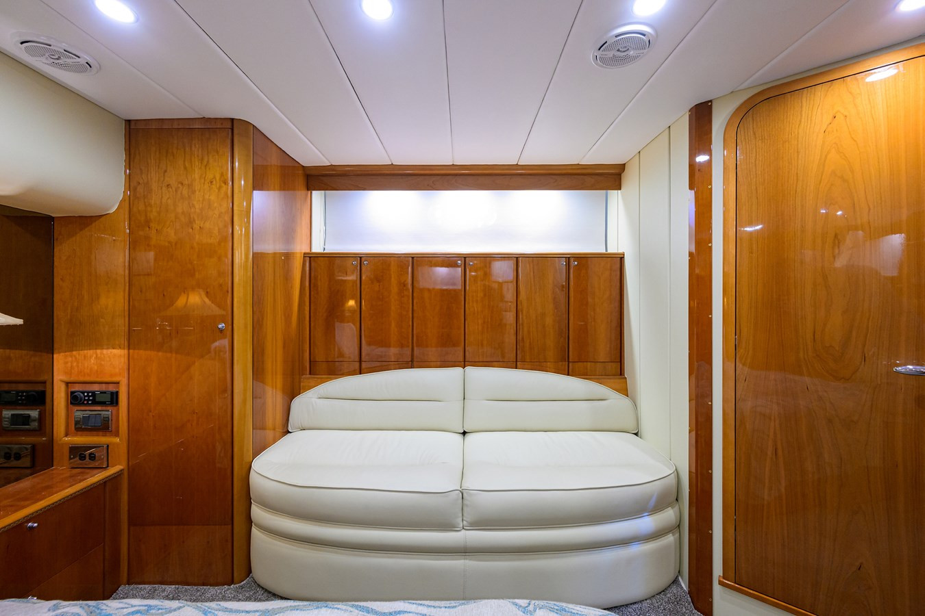 https://arconyachts.ams3.digitaloceanspaces.com/104377/conversions/large_4846786-optimize.jpg
