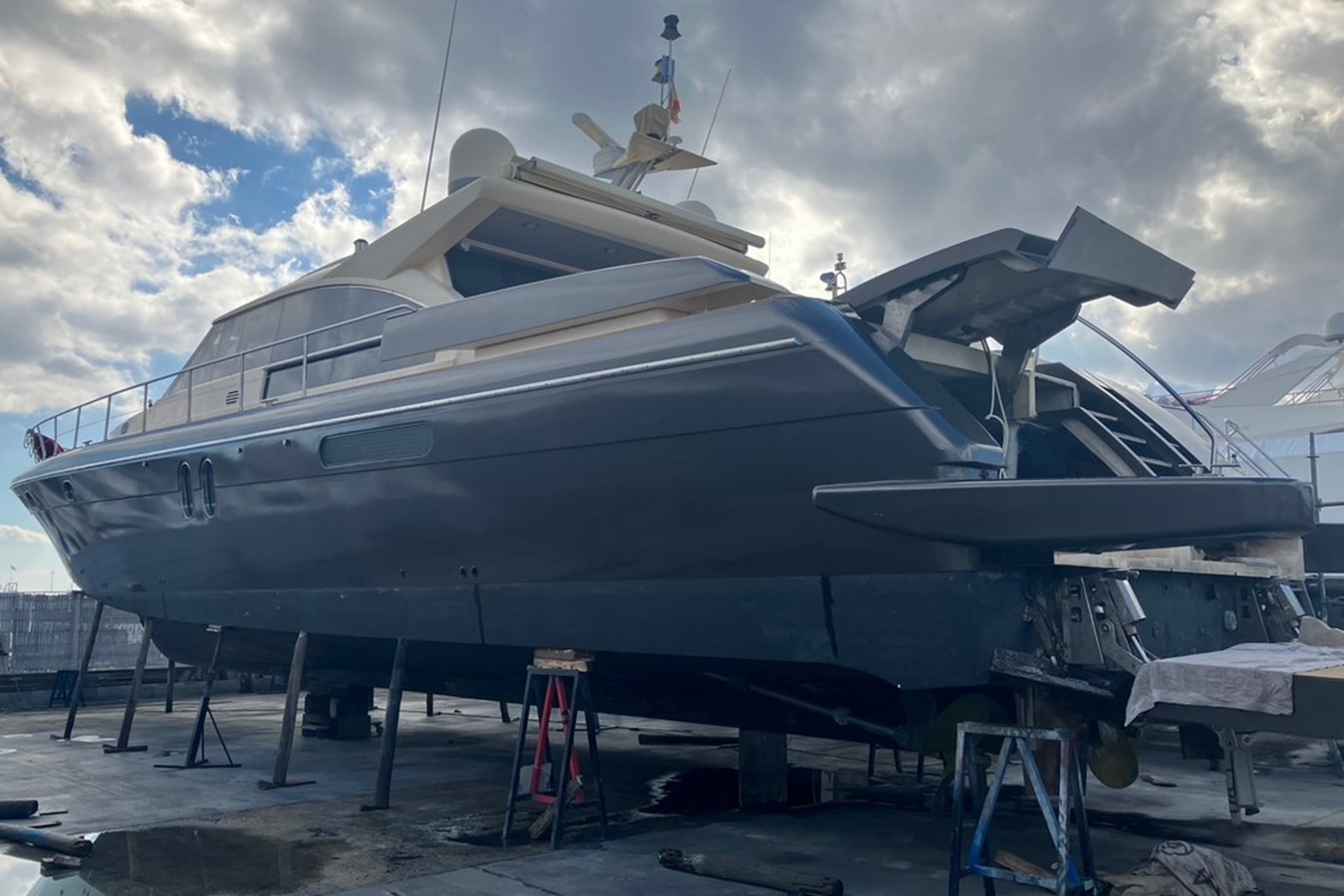 https://arconyachts.ams3.digitaloceanspaces.com/104399/conversions/large_4302234-optimize.jpg