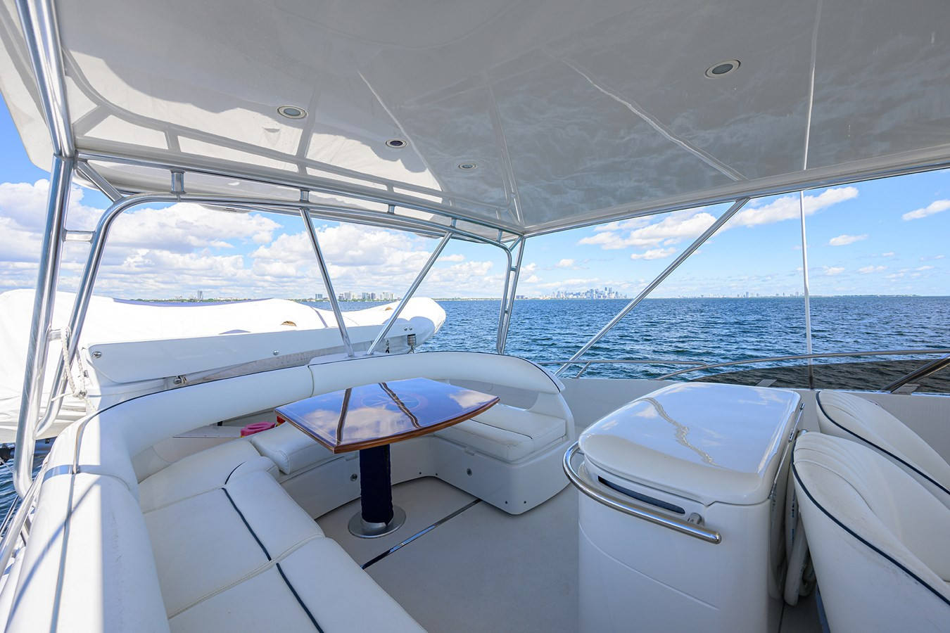 https://arconyachts.ams3.digitaloceanspaces.com/104411/conversions/large_4846800-optimize.jpg