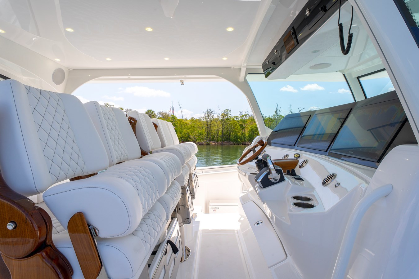 https://arconyachts.ams3.digitaloceanspaces.com/104513/conversions/large_4652871-optimize.jpg