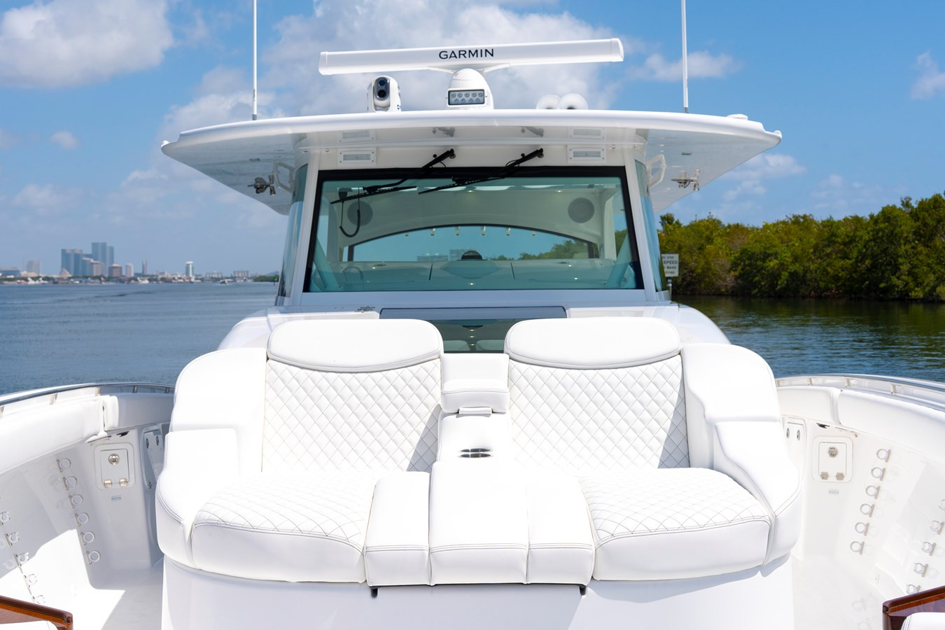 https://arconyachts.ams3.digitaloceanspaces.com/104551/conversions/large_4652887-optimize.jpg