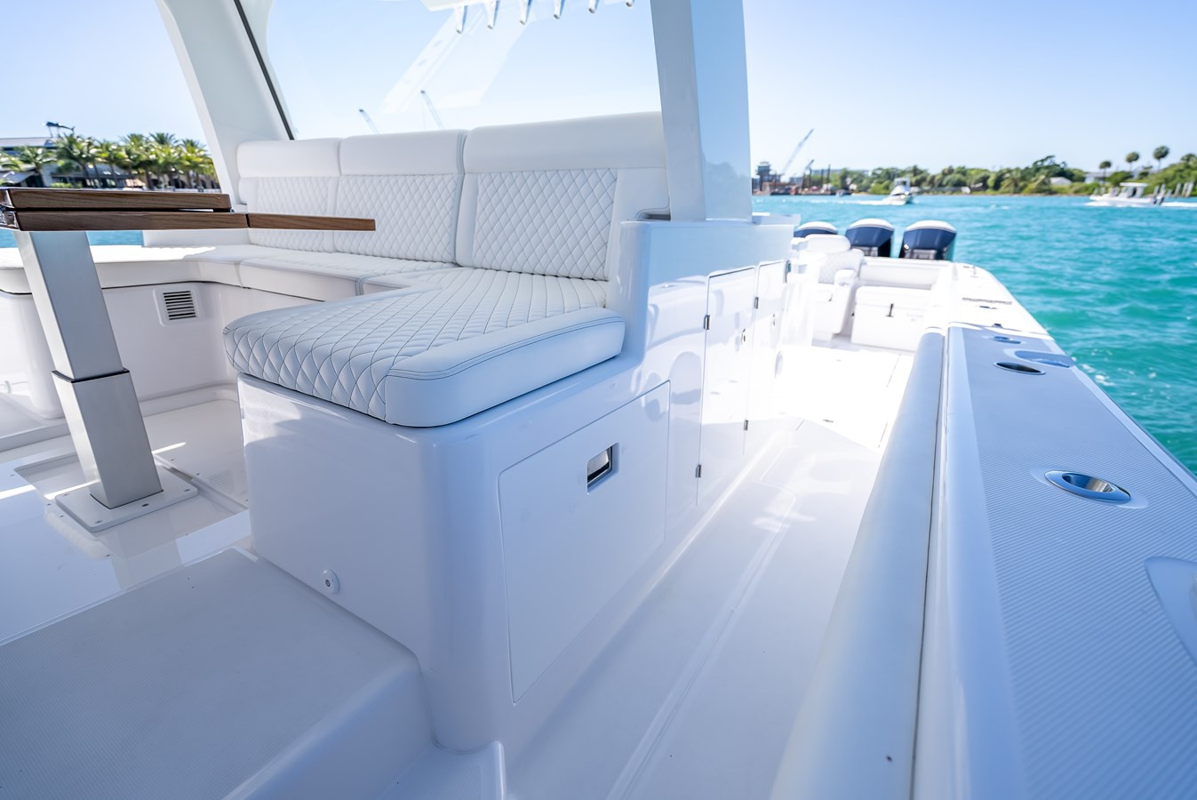 https://arconyachts.ams3.digitaloceanspaces.com/104555/conversions/large_4658526-optimize.jpg