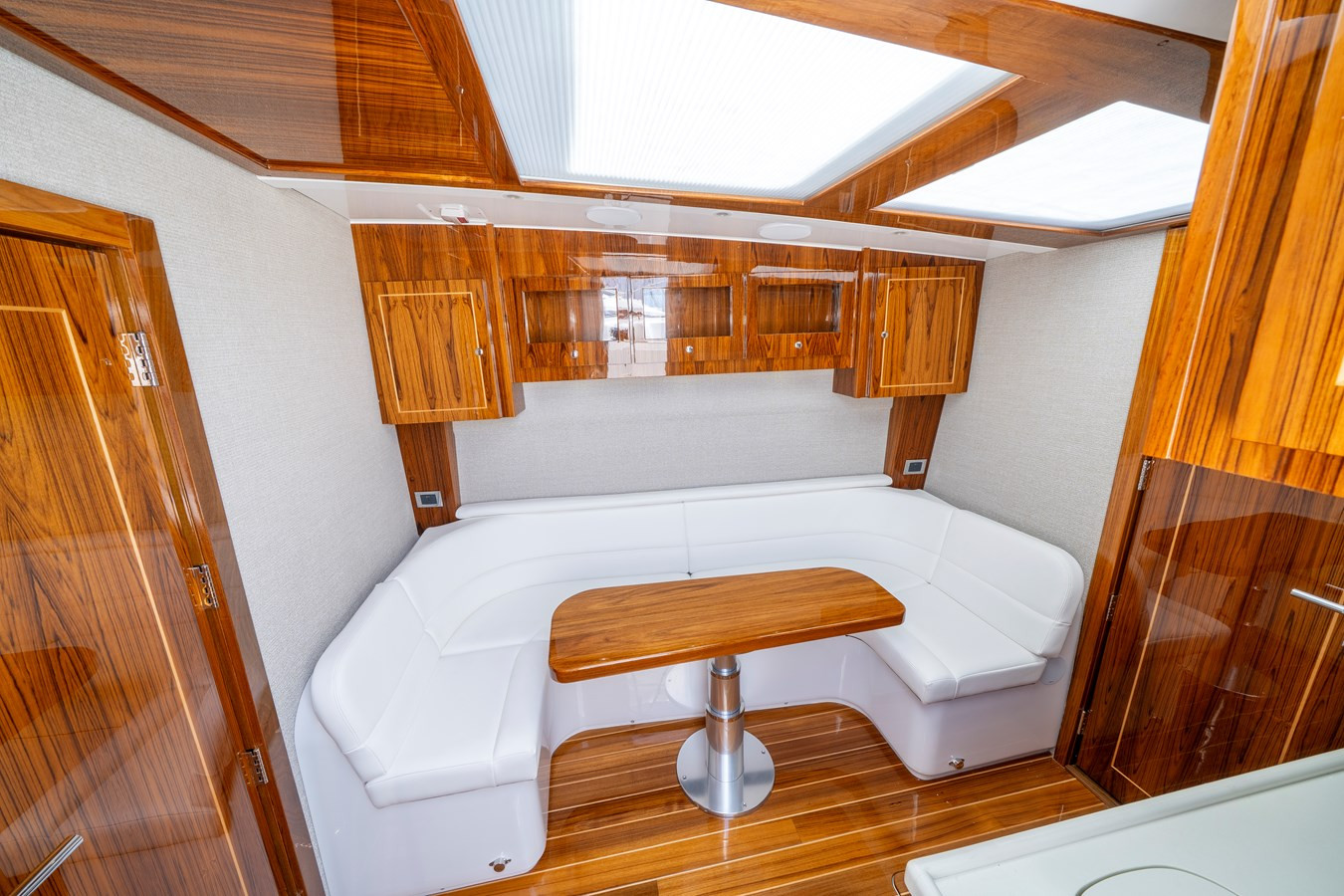 https://arconyachts.ams3.digitaloceanspaces.com/104558/conversions/large_4652895-optimize.jpg