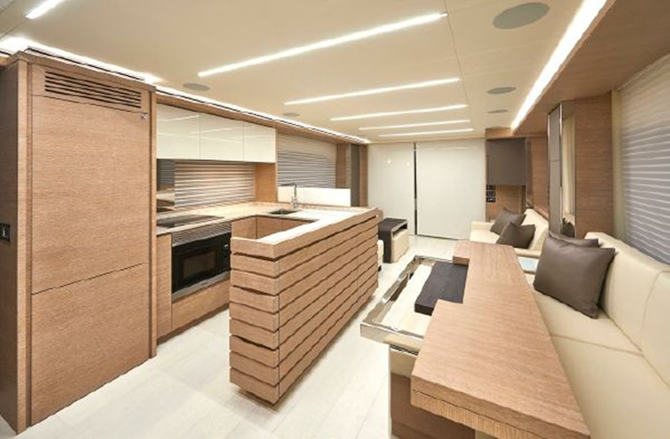 https://arconyachts.ams3.digitaloceanspaces.com/104621/conversions/large_3015969-optimize.jpg