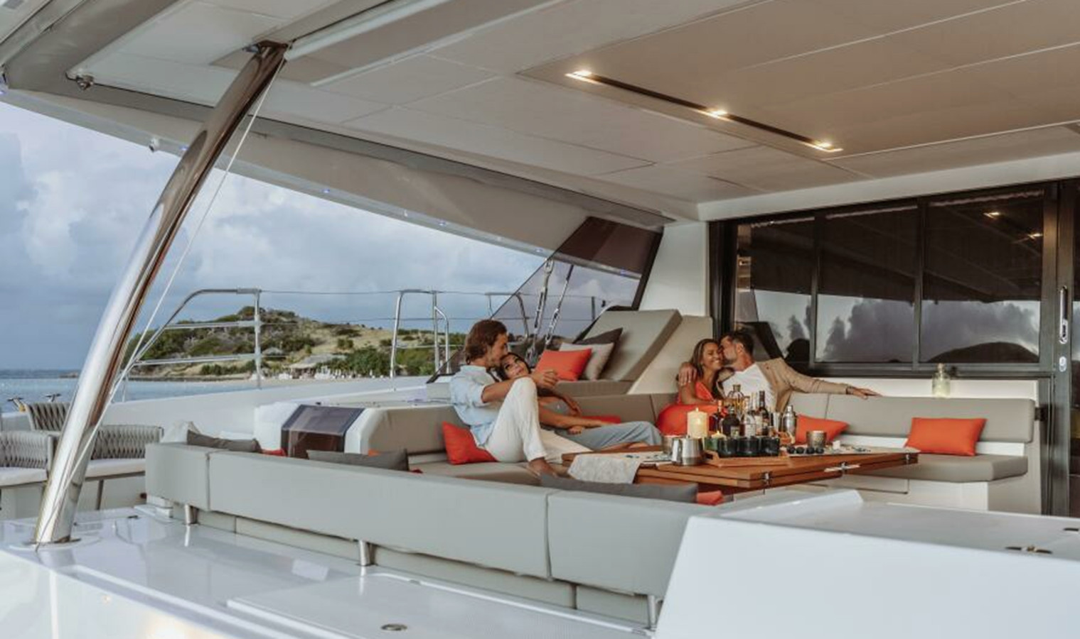 https://arconyachts.ams3.digitaloceanspaces.com/104657/conversions/large_4761108-optimize.jpg