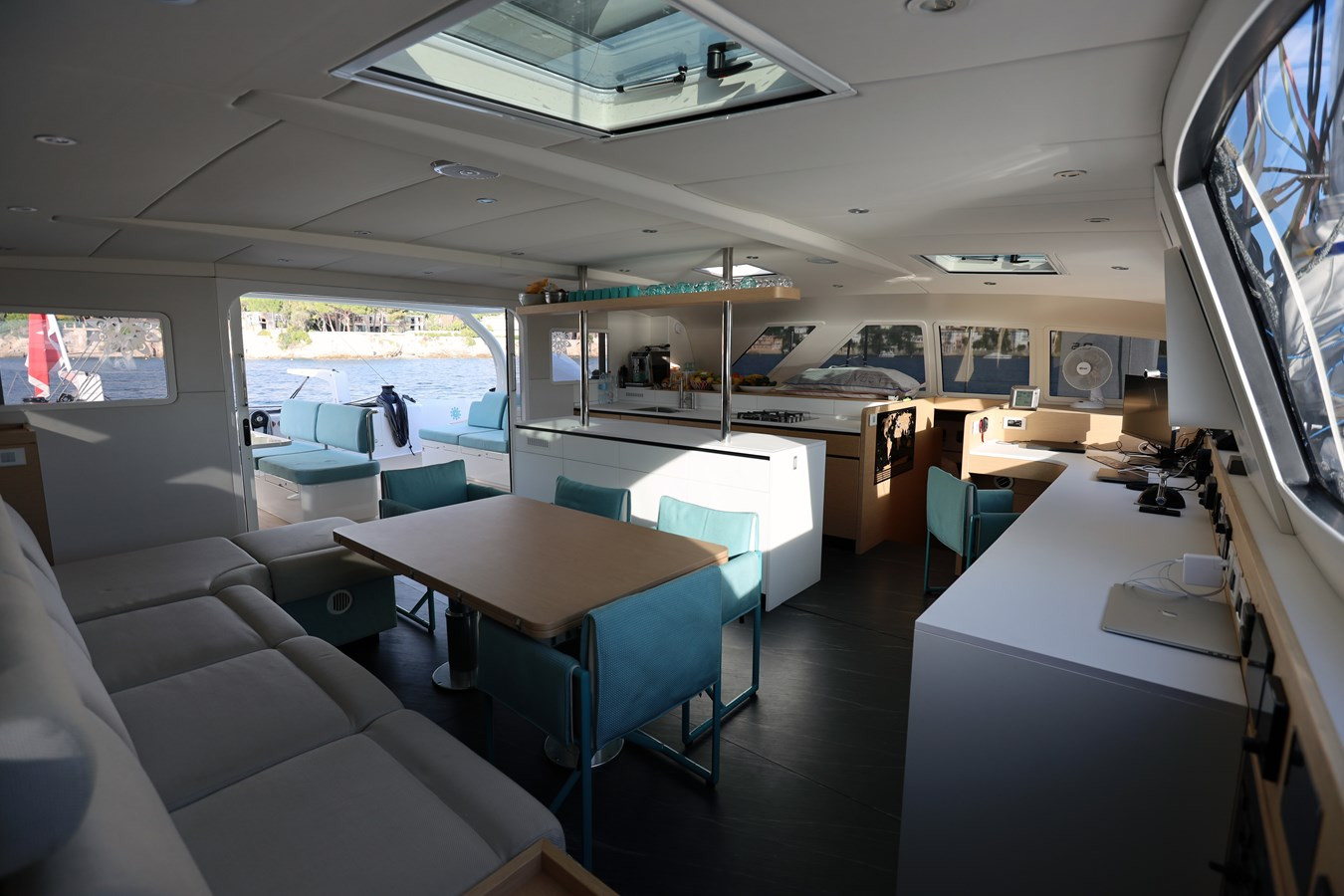 https://arconyachts.ams3.digitaloceanspaces.com/104686/conversions/large_3668836-optimize.jpg