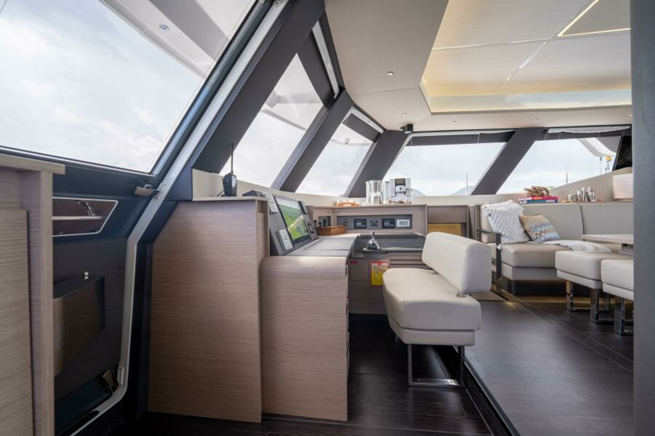 https://arconyachts.ams3.digitaloceanspaces.com/104695/conversions/large_4761118-optimize.jpg