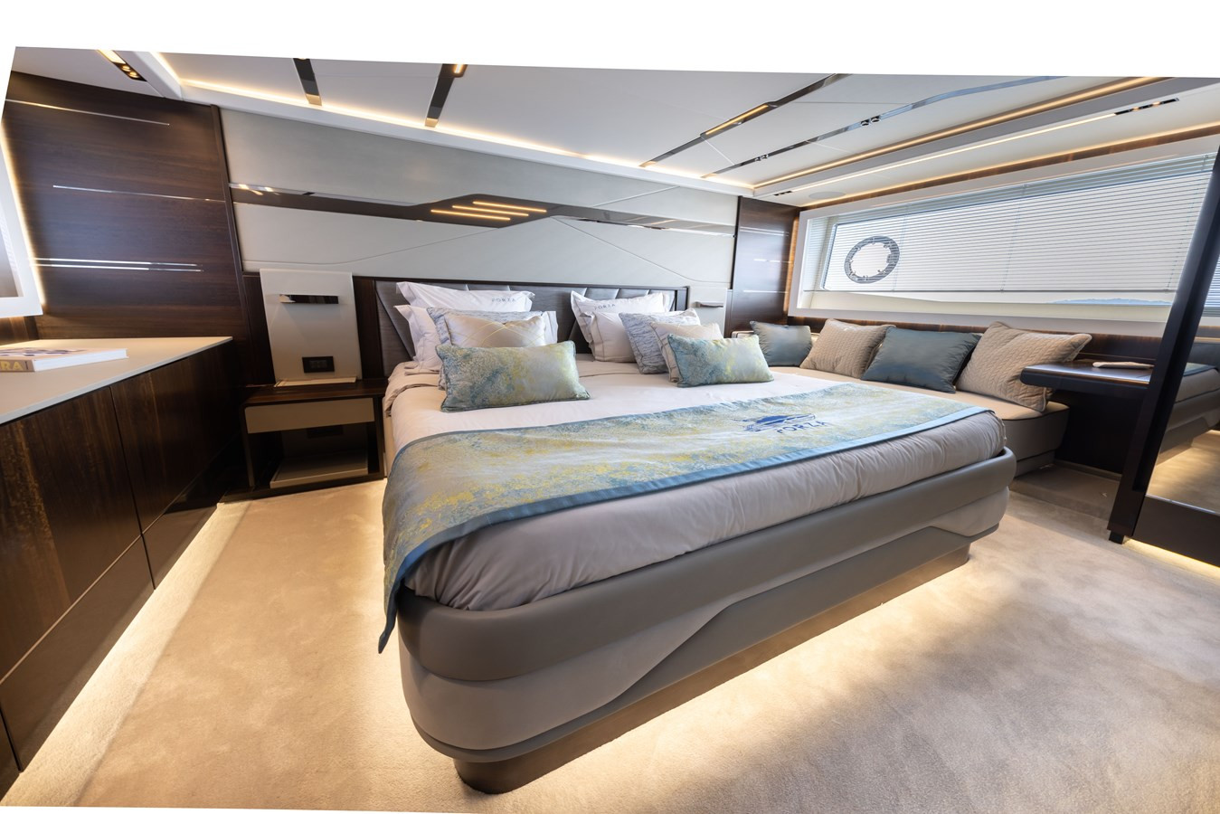 https://arconyachts.ams3.digitaloceanspaces.com/104697/conversions/large_4056071-optimize.jpg
