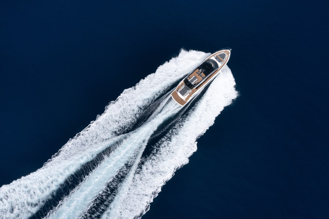 https://arconyachts.ams3.digitaloceanspaces.com/104711/conversions/large_4056077-optimize.jpg