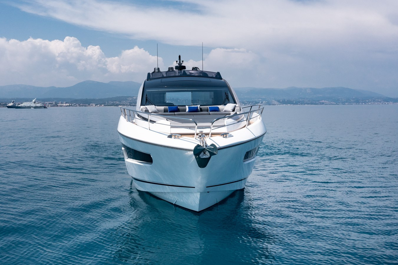 https://arconyachts.ams3.digitaloceanspaces.com/104719/conversions/large_4056080-optimize.jpg