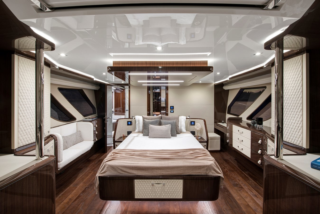 https://arconyachts.ams3.digitaloceanspaces.com/104745/conversions/large_4733391-optimize.jpg