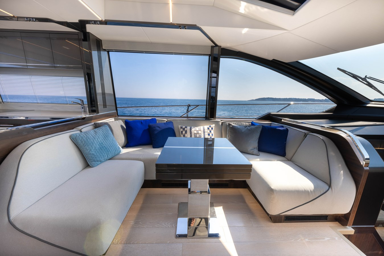 https://arconyachts.ams3.digitaloceanspaces.com/104750/conversions/large_4056091-optimize.jpg