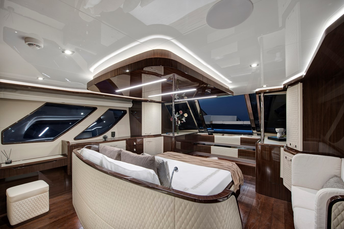 https://arconyachts.ams3.digitaloceanspaces.com/104751/conversions/large_4733393-optimize.jpg