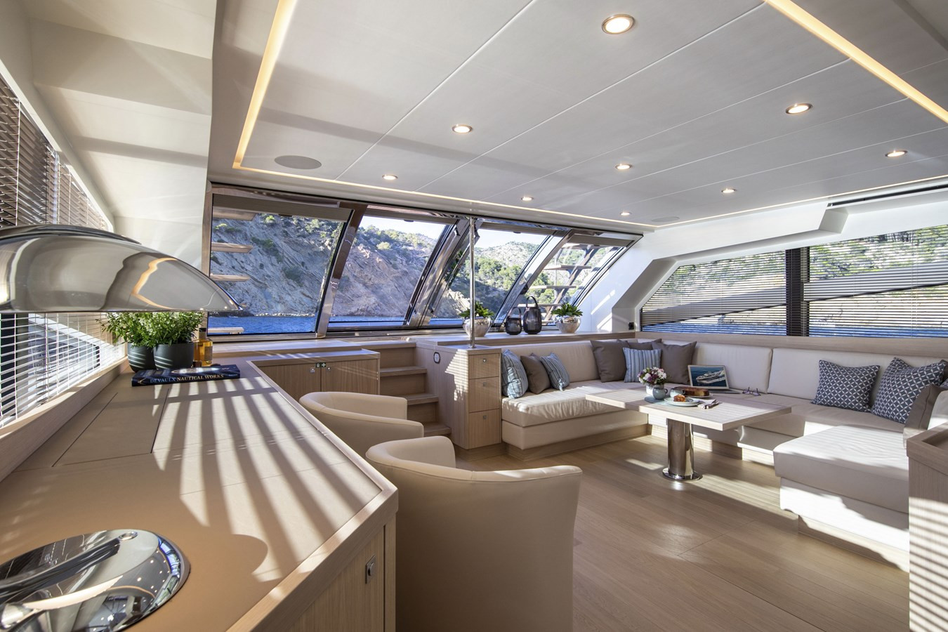 https://arconyachts.ams3.digitaloceanspaces.com/104755/conversions/large_2959345-optimize.jpg