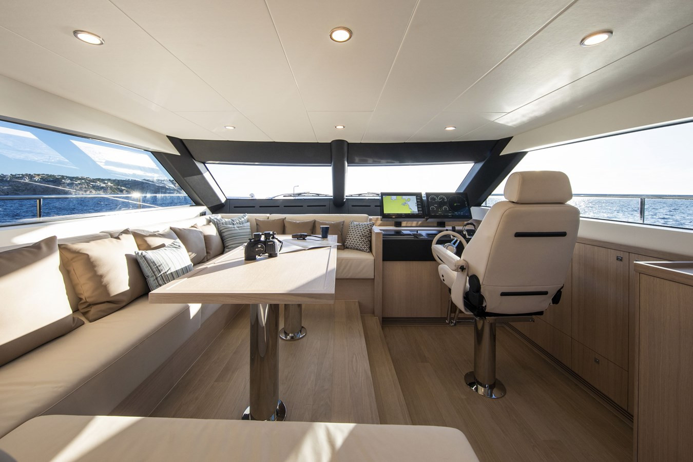 https://arconyachts.ams3.digitaloceanspaces.com/104761/conversions/large_2959347-optimize.jpg