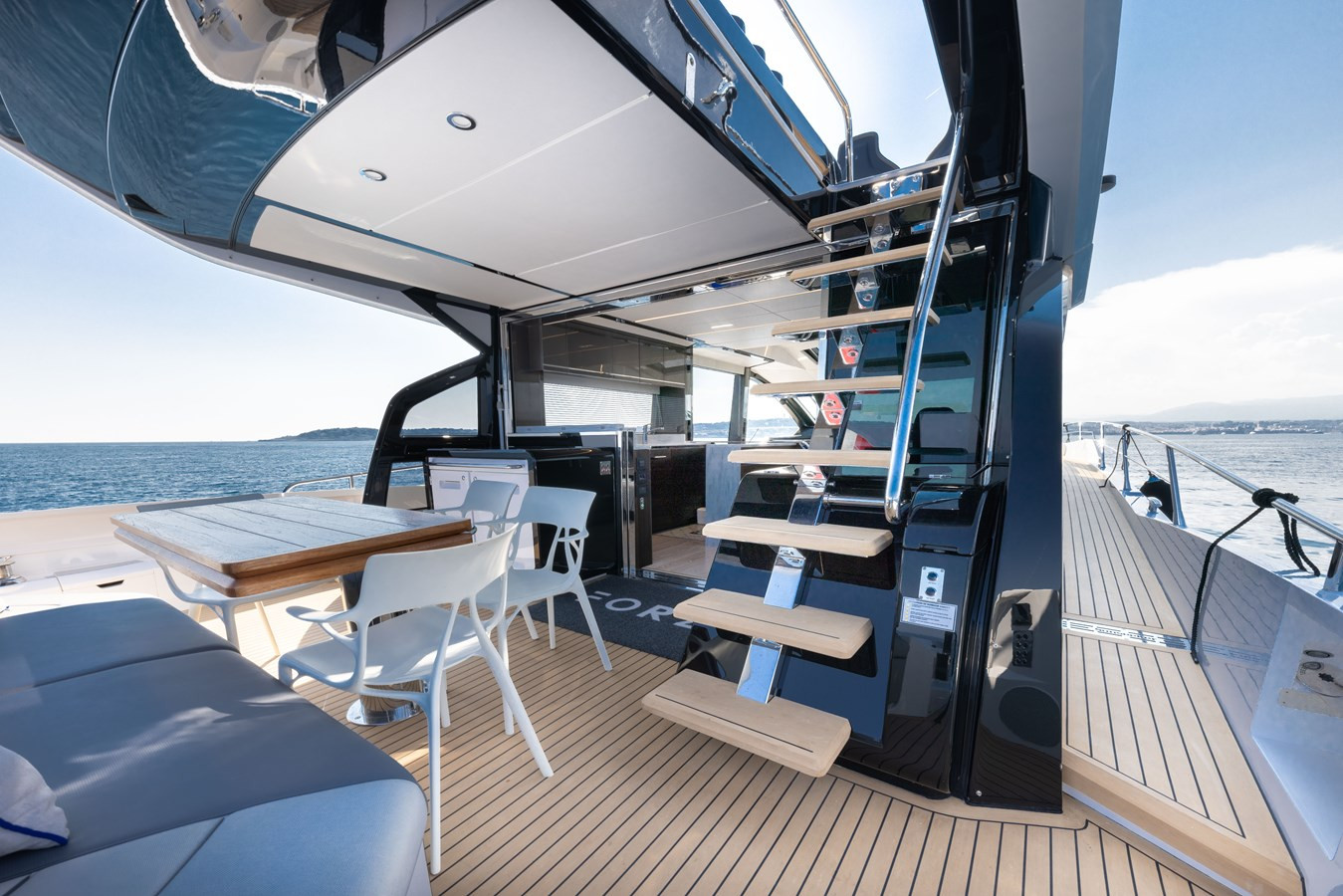 https://arconyachts.ams3.digitaloceanspaces.com/104782/conversions/large_4056103-optimize.jpg