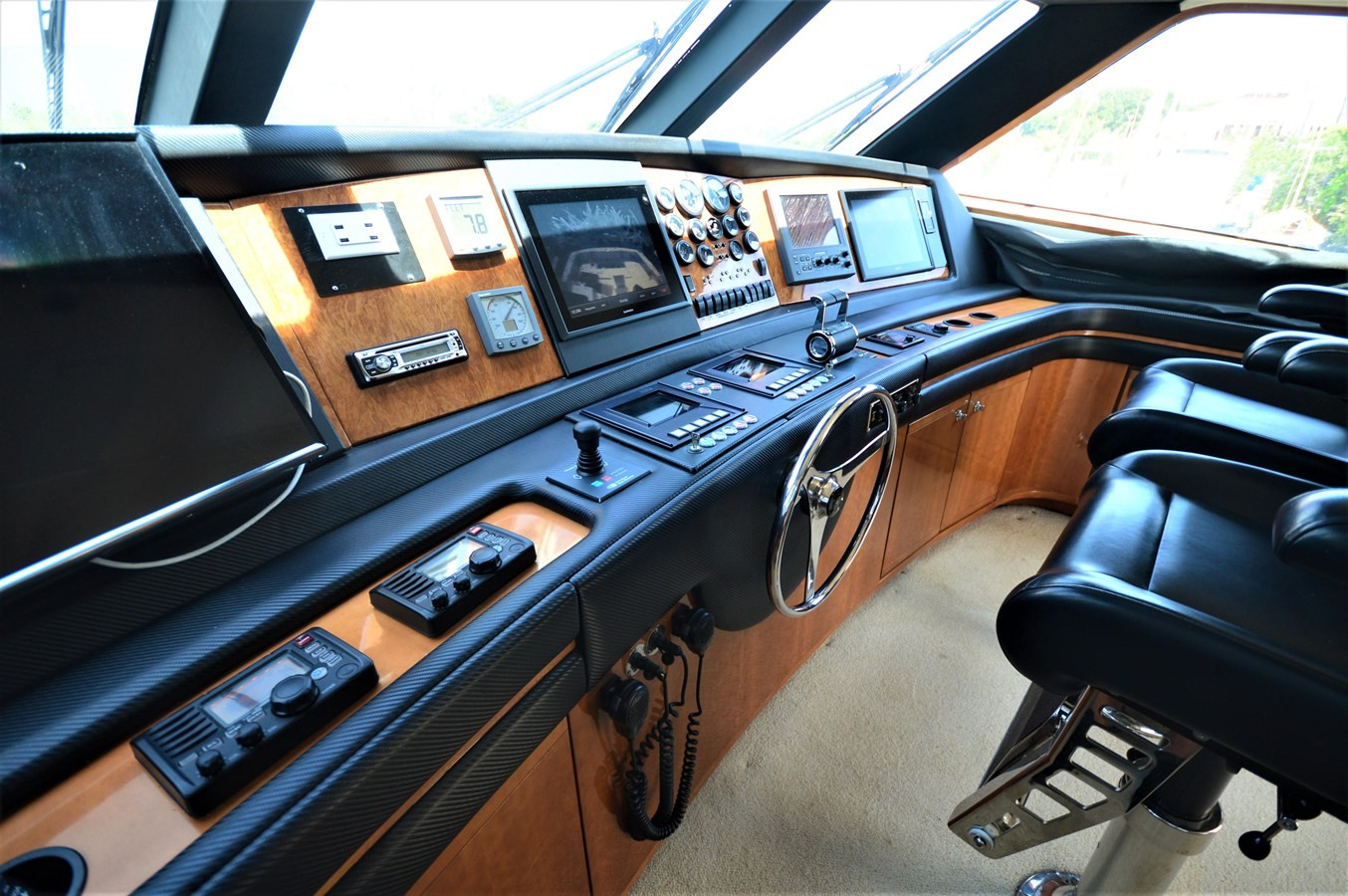 https://arconyachts.ams3.digitaloceanspaces.com/104801/conversions/large_3329825-optimize.jpg