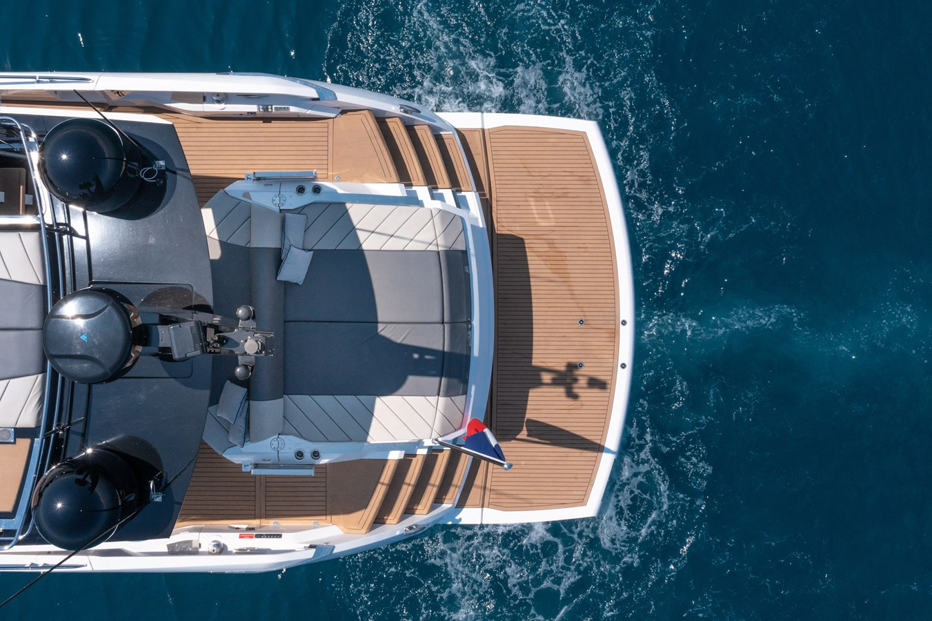 https://arconyachts.ams3.digitaloceanspaces.com/104815/conversions/large_4056114-optimize.jpg
