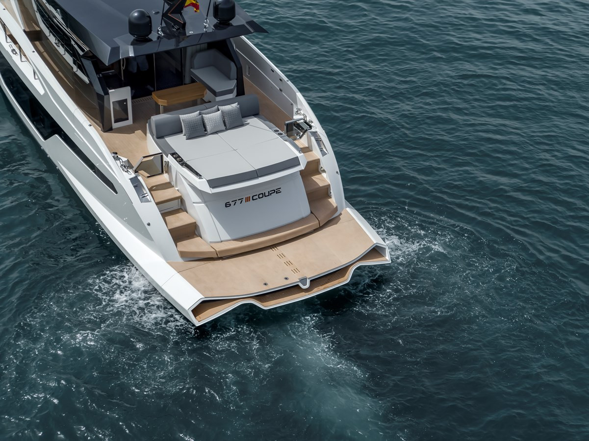 https://arconyachts.ams3.digitaloceanspaces.com/104828/conversions/large_3648445-optimize.jpg