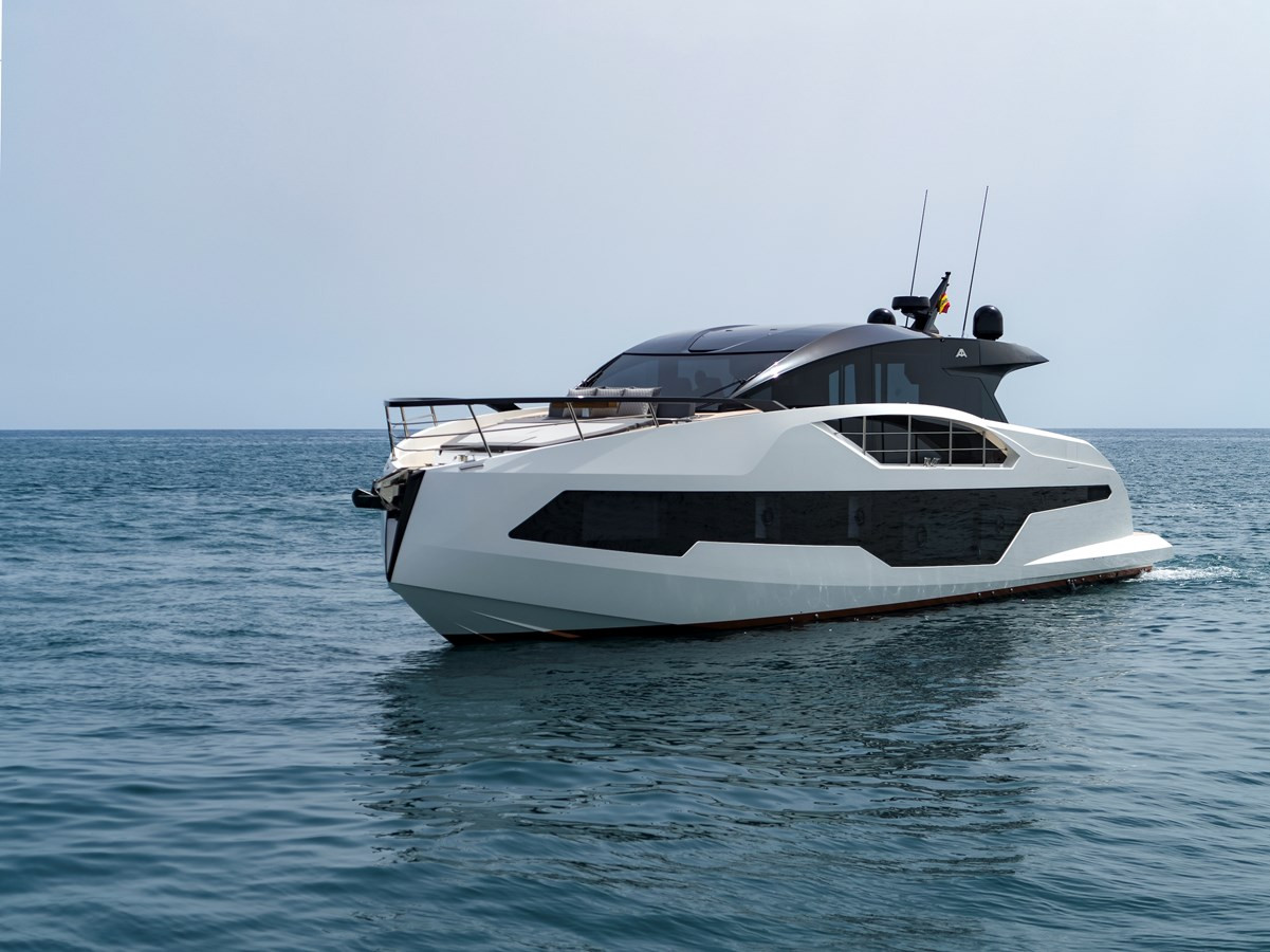 https://arconyachts.ams3.digitaloceanspaces.com/104837/conversions/large_3648449-optimize.jpg