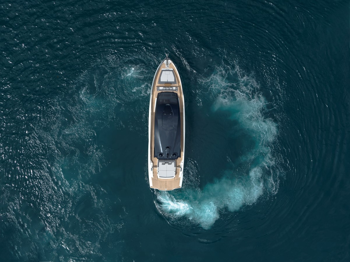 https://arconyachts.ams3.digitaloceanspaces.com/104846/conversions/large_3648452-optimize.jpg