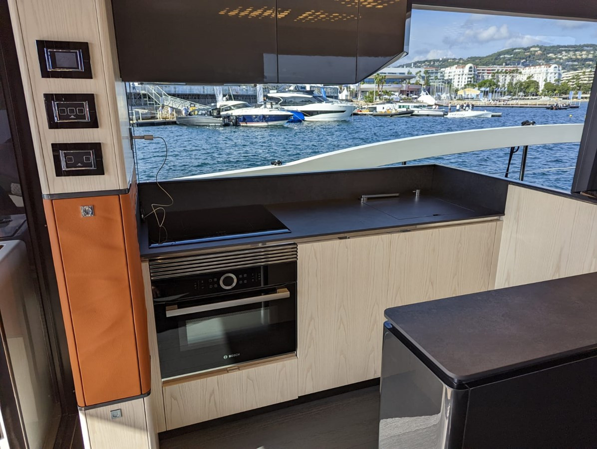 https://arconyachts.ams3.digitaloceanspaces.com/104867/conversions/large_3648459-optimize.jpg