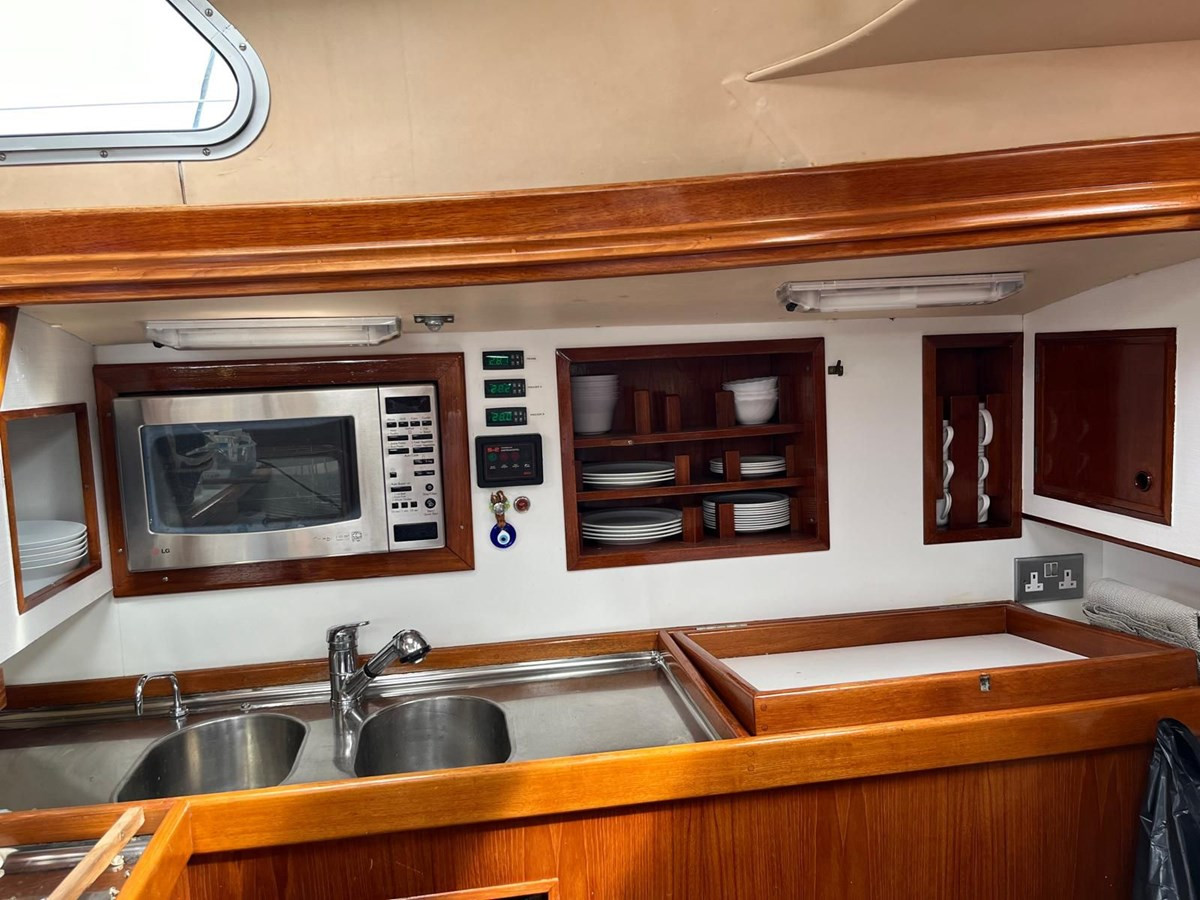 https://arconyachts.ams3.digitaloceanspaces.com/104889/conversions/large_4573781-optimize.jpg