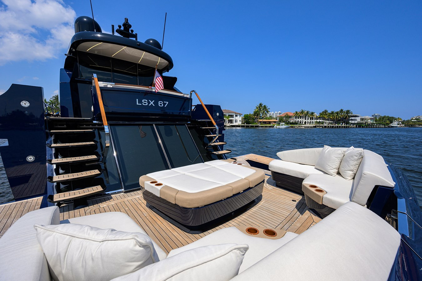 https://arconyachts.ams3.digitaloceanspaces.com/104948/conversions/large_4656399-optimize.jpg