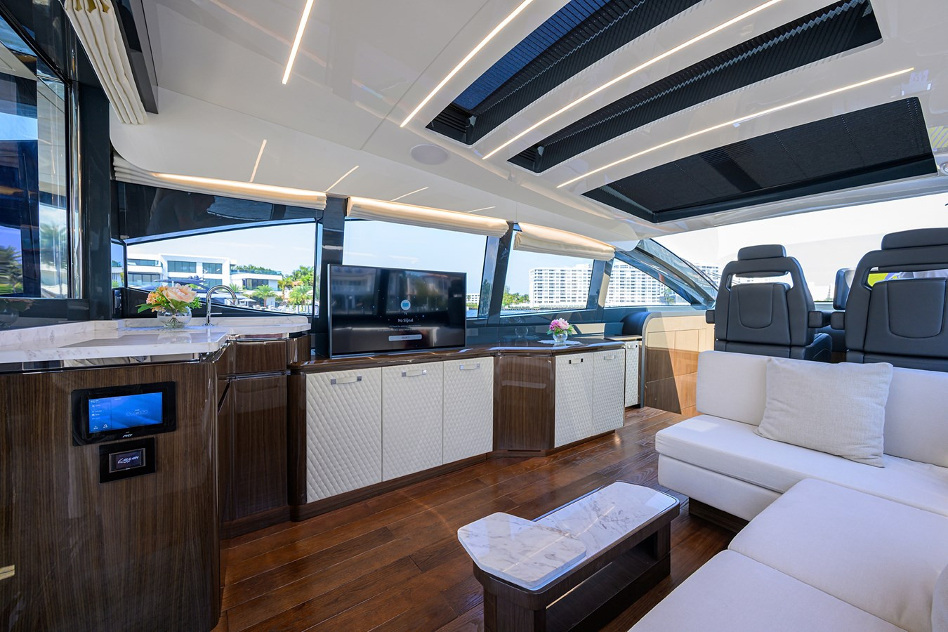 https://arconyachts.ams3.digitaloceanspaces.com/104963/conversions/large_4656404-optimize.jpg