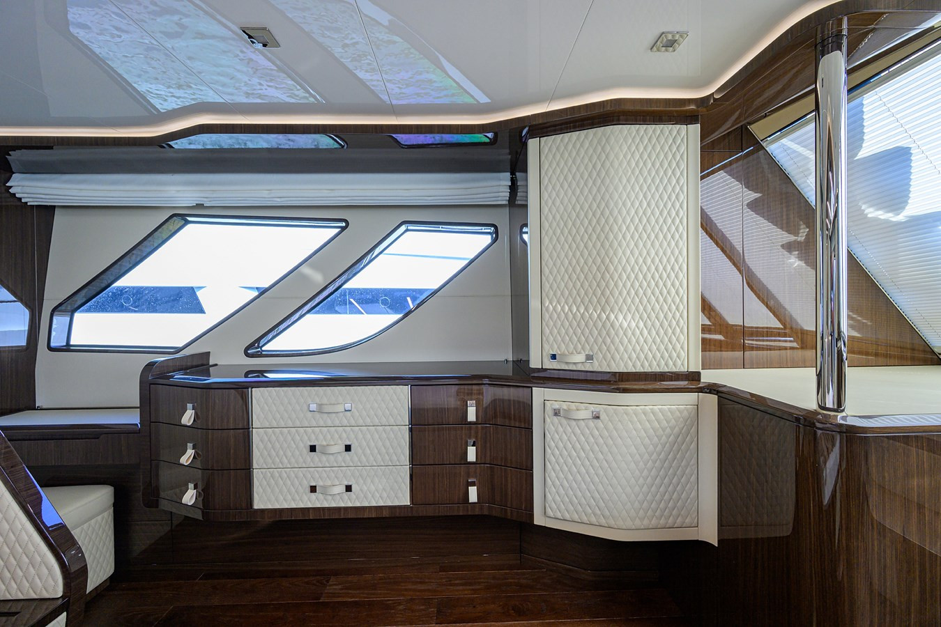 https://arconyachts.ams3.digitaloceanspaces.com/104997/conversions/large_4656416-optimize.jpg